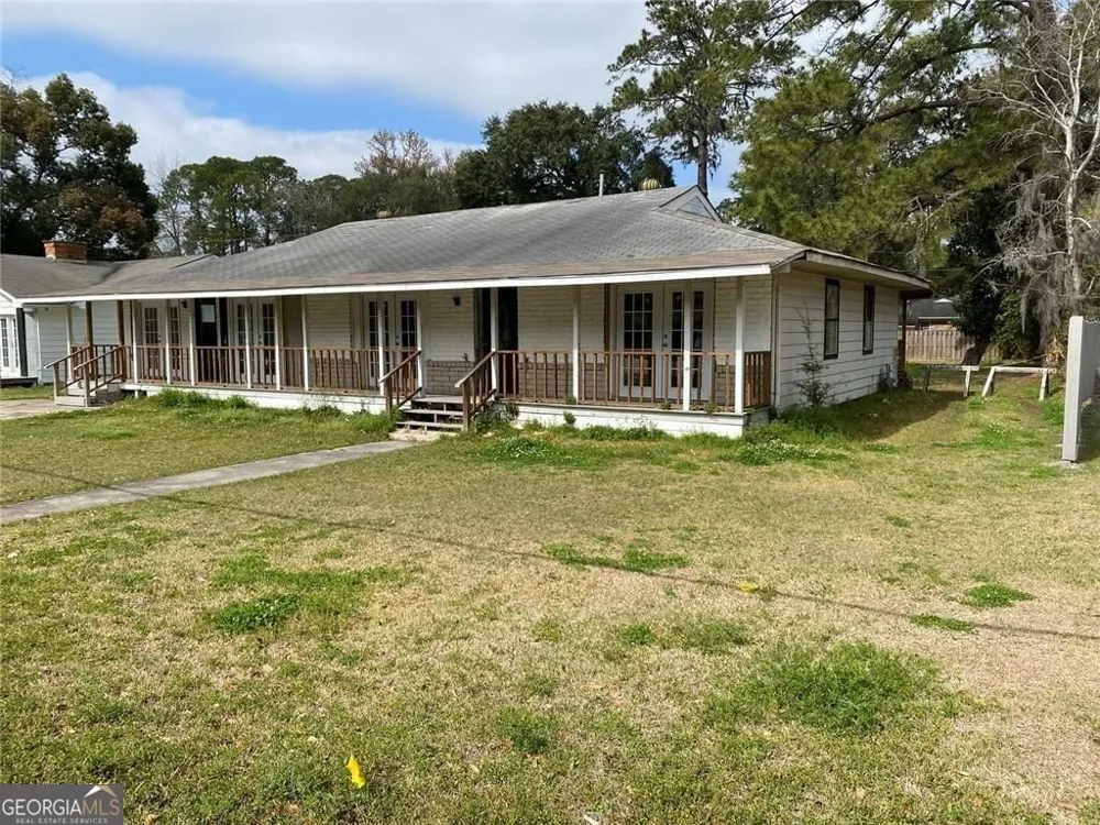 106 E Derenne AVE Savannah, GA 31405