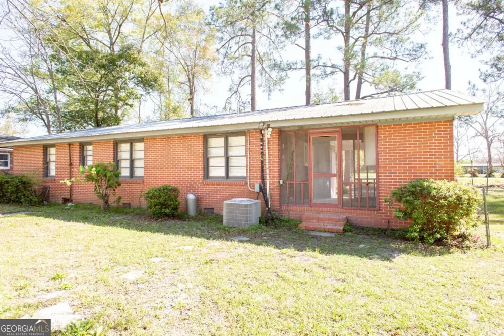1329 Gorman RD Waycross, GA 31503