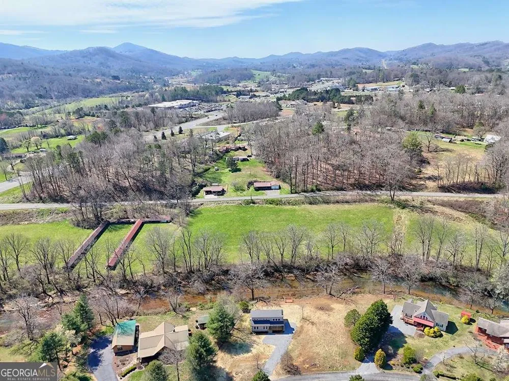 195 Rivers Edge DR Hayesville, NC 28904