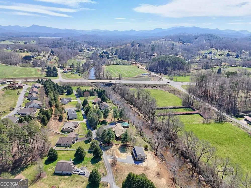 195 Rivers Edge DR Hayesville, NC 28904