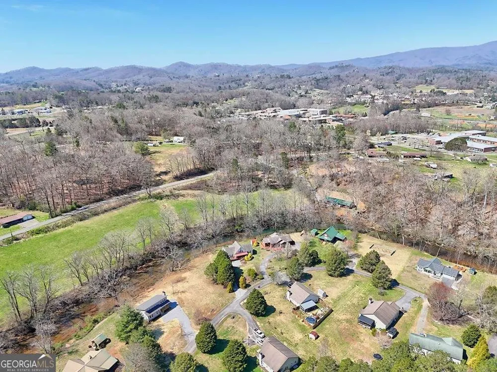 195 Rivers Edge DR Hayesville, NC 28904