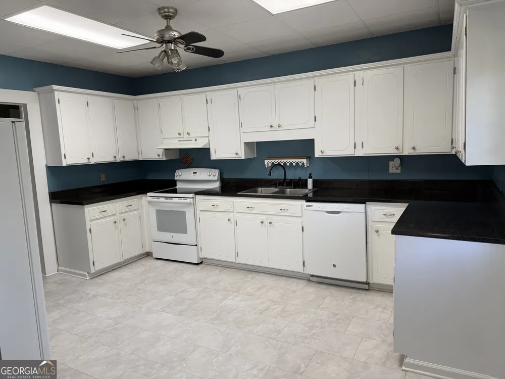 151 S Tusten ST Elberton, GA 30635