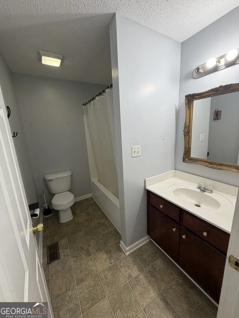 151 S Tusten ST Elberton, GA 30635