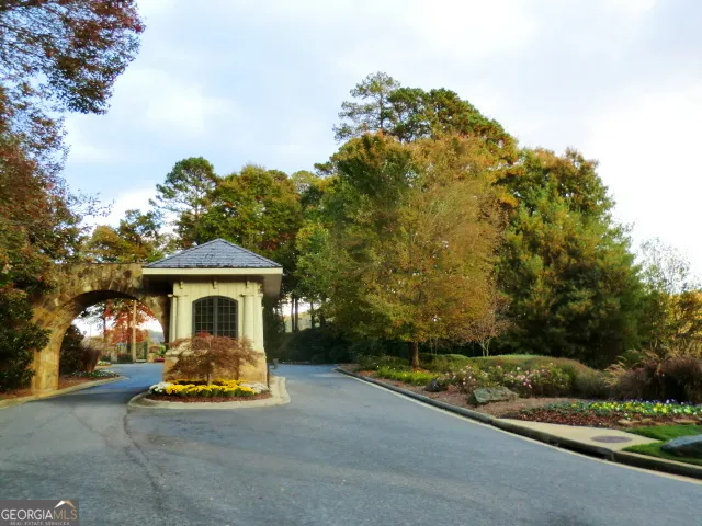V 15 Village Club DR Clayton, GA 30525
