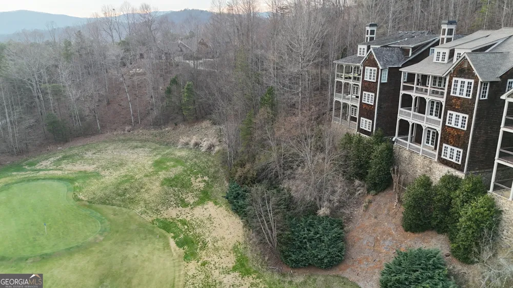 V 15 Village Club DR Clayton, GA 30525