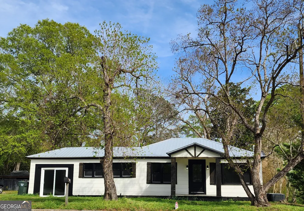 360 N Lewis ST Metter, GA 30439