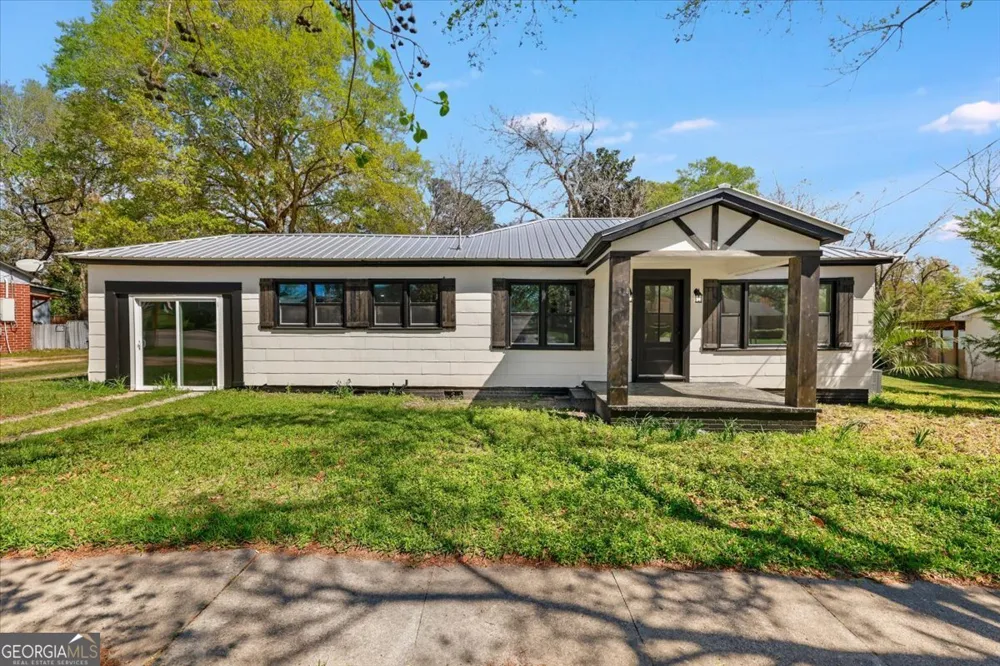 360 N Lewis ST Metter, GA 30439