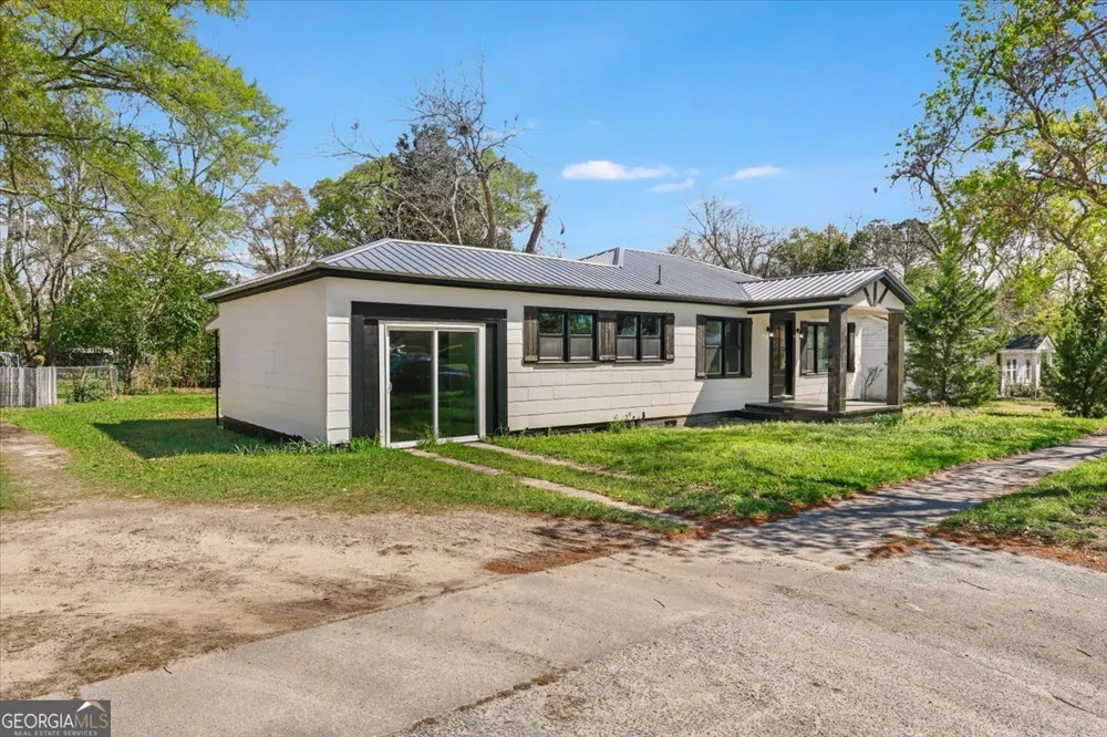 360 N Lewis ST Metter, GA 30439