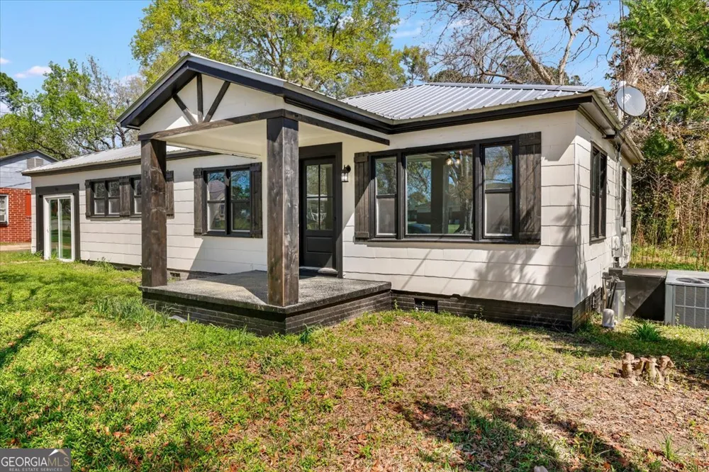 360 N Lewis ST Metter, GA 30439