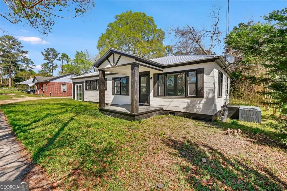 360 N Lewis ST Metter, GA 30439