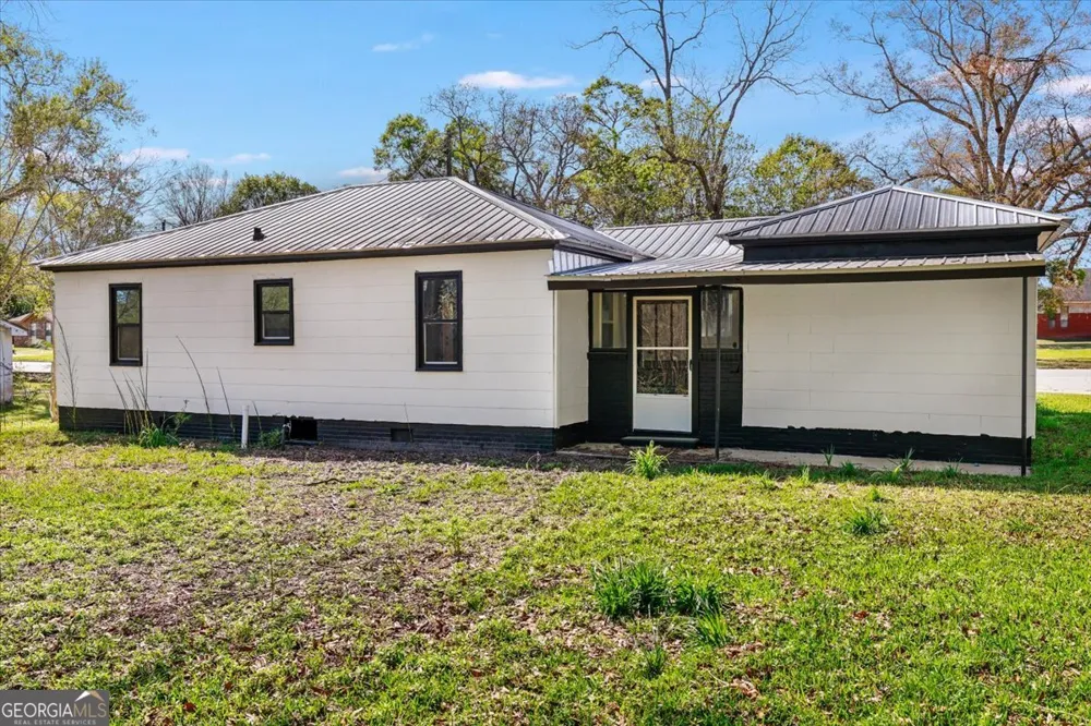 360 N Lewis ST Metter, GA 30439
