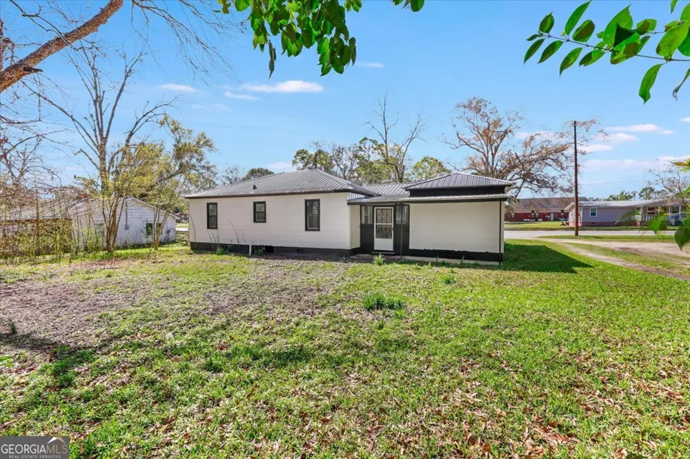 360 N Lewis ST Metter, GA 30439