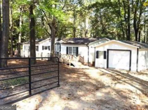576 Nichols RD