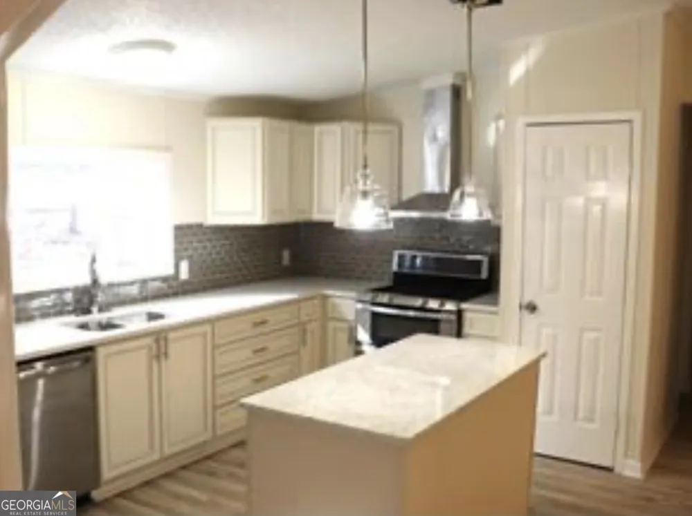576 Nichols RD Pendergrass, GA 30567