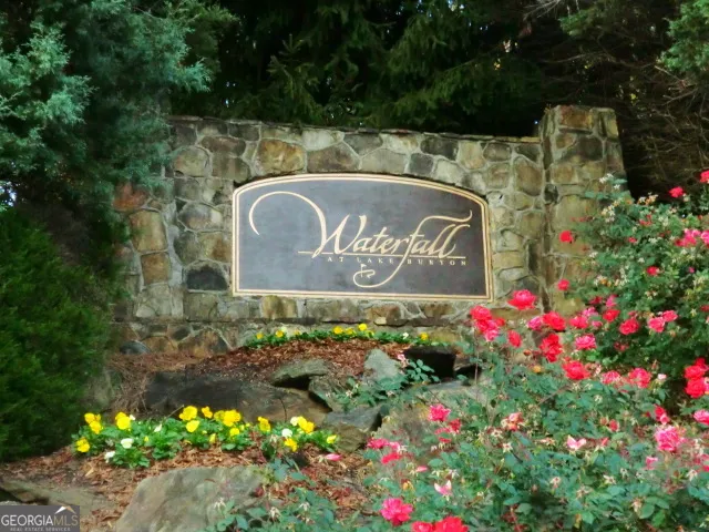 V 16 Village Club DR Clayton, GA 30525