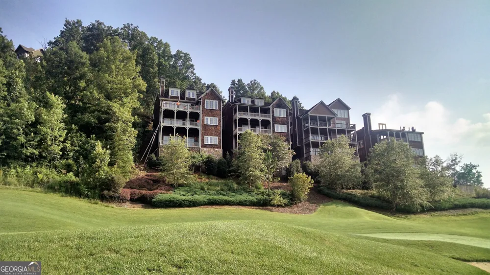 V 16 Village Club DR Clayton, GA 30525