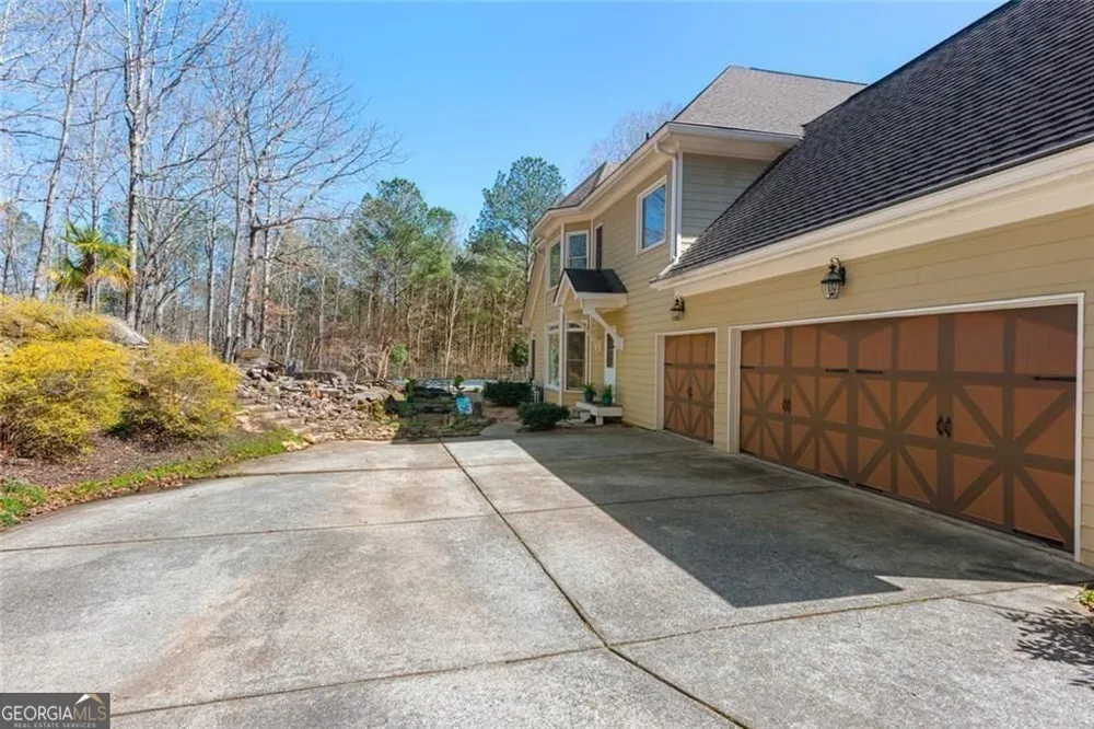 10 Clydesdale TRL White, GA 30184