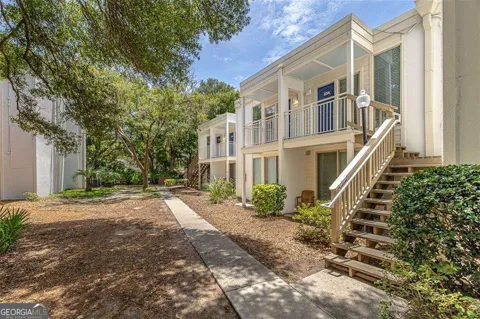 1175 N Beachview DR