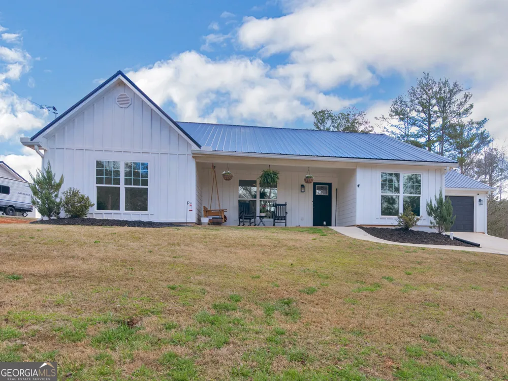 215 Almon AVE Tallapoosa, GA 30176