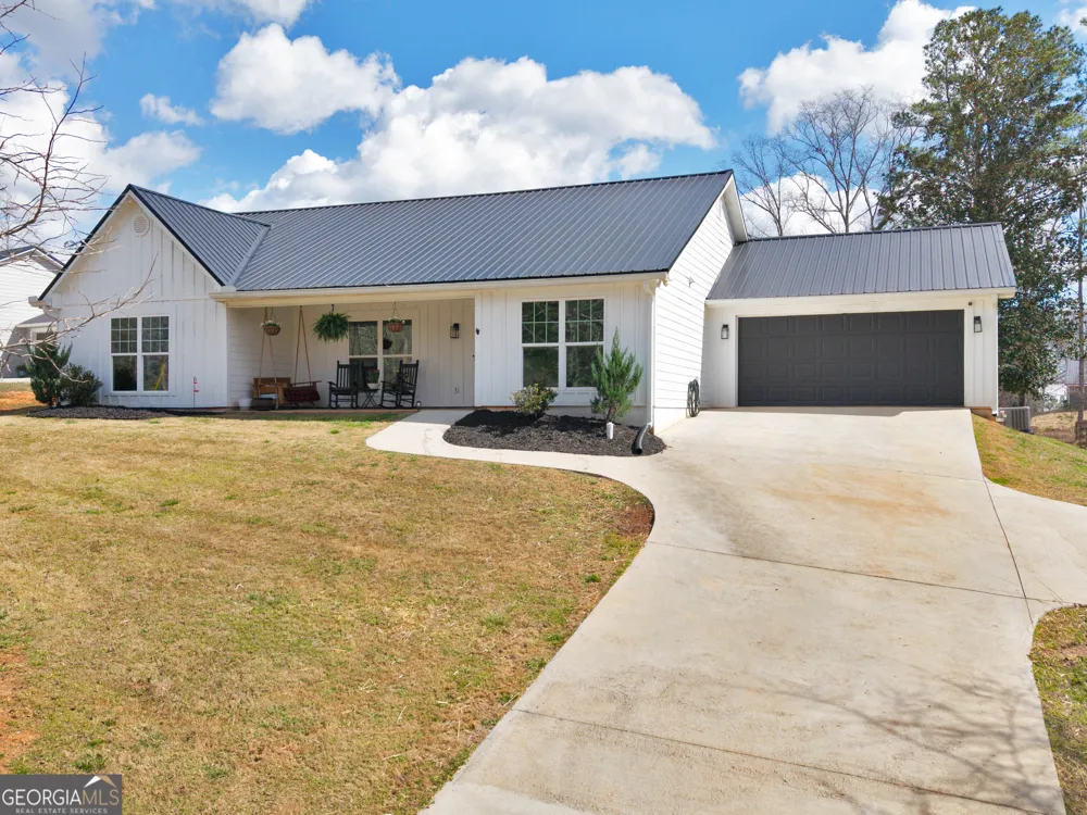 215 Almon AVE Tallapoosa, GA 30176