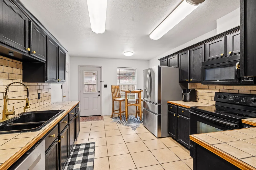 112 W Cedar Street Lone Oak, TX 75453