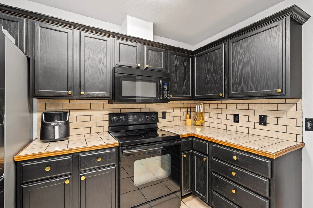 112 W Cedar Street Lone Oak, TX 75453