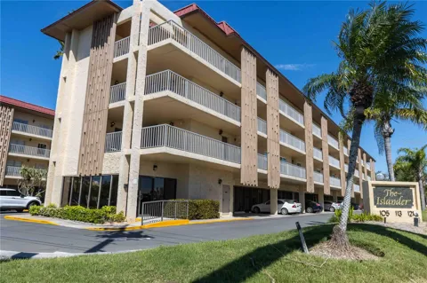 105 ISLAND WAY #142