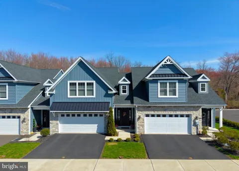 924 HOLDEN COURT