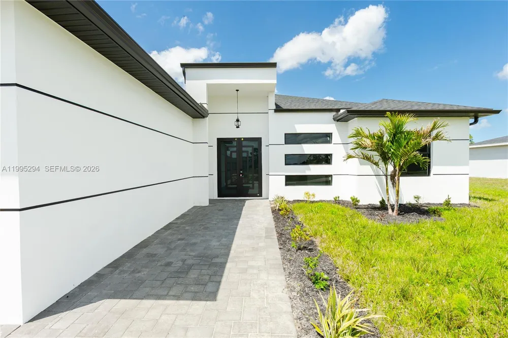 2834 NW 17TH PL Cape Coral, FL 33993