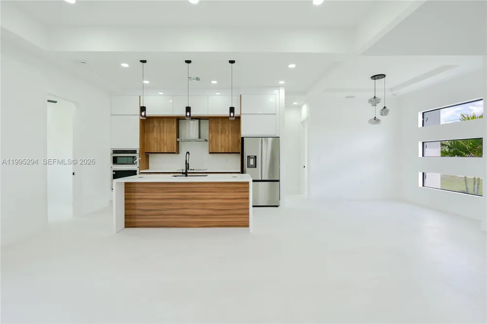 2834 NW 17TH PL Cape Coral, FL 33993