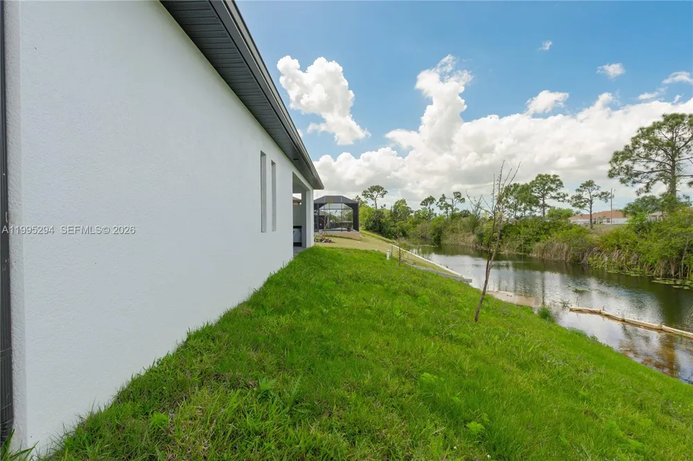 2834 NW 17TH PL Cape Coral, FL 33993