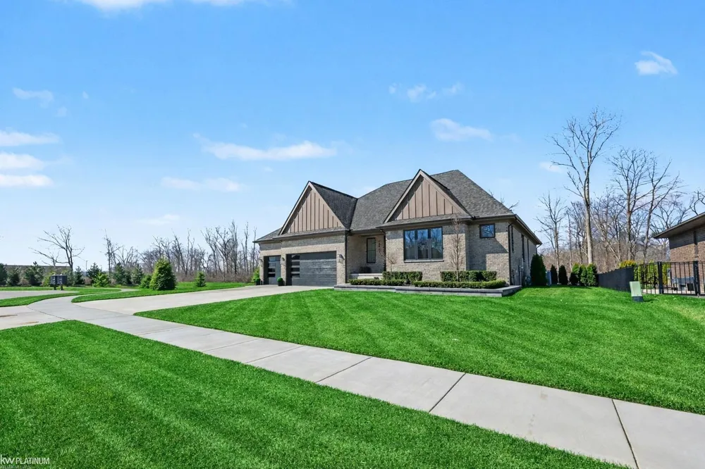 66507 Meadowlands Court Washington Township, MI 48095