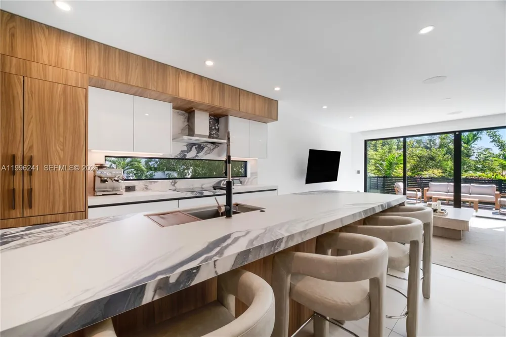 420 SW 15th Rd #420 Miami, FL 33129