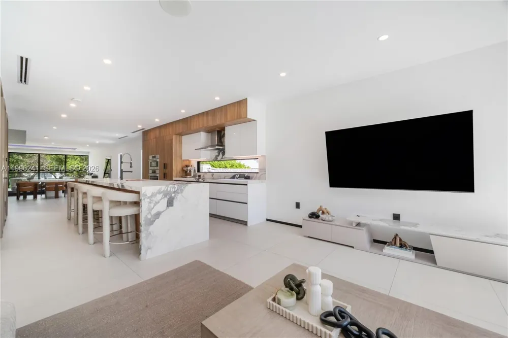 420 SW 15th Rd #420 Miami, FL 33129