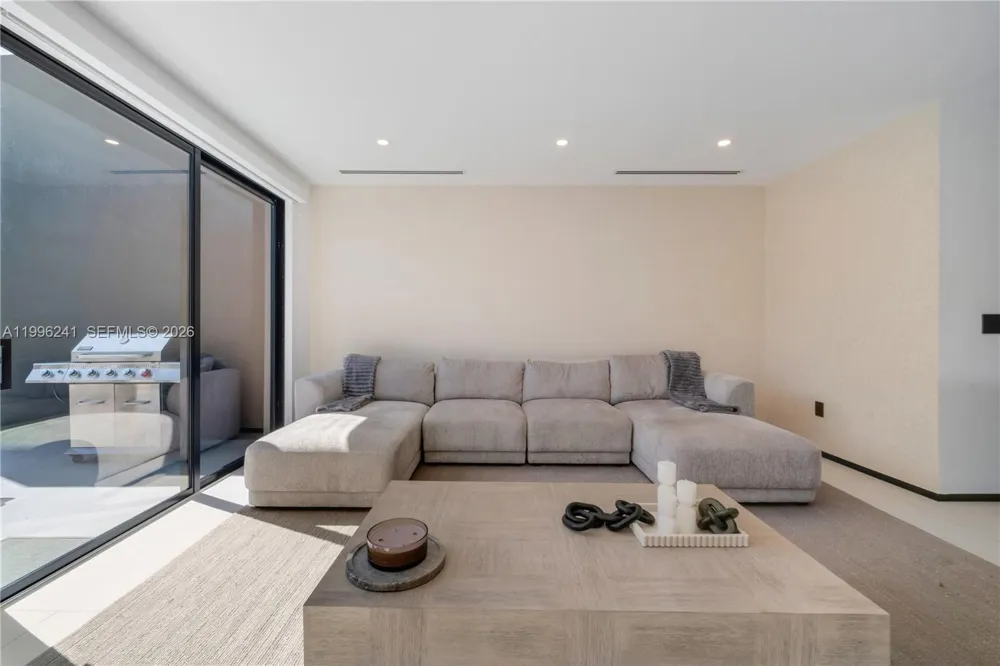 420 SW 15th Rd #420 Miami, FL 33129