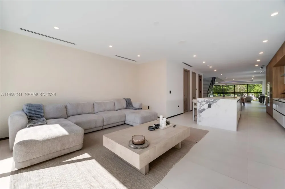 420 SW 15th Rd #420 Miami, FL 33129