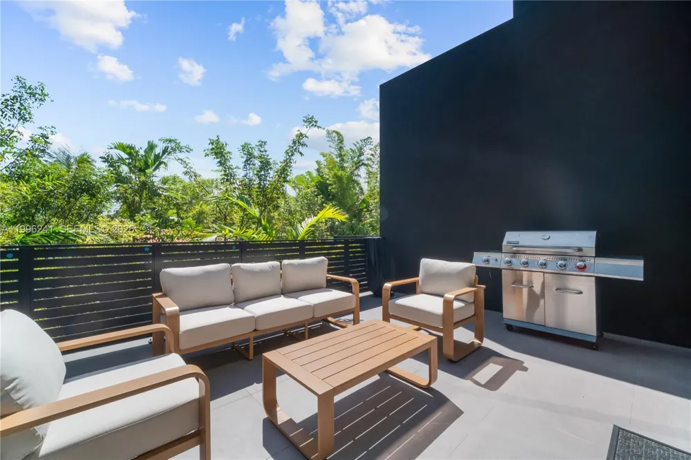 420 SW 15th Rd #420 Miami, FL 33129