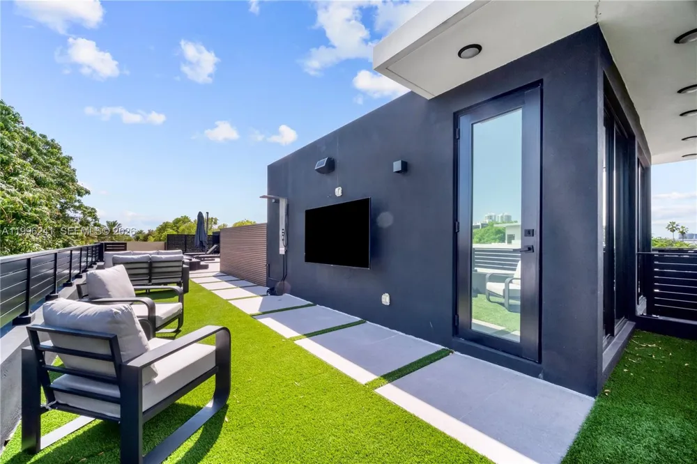 420 SW 15th Rd #420 Miami, FL 33129