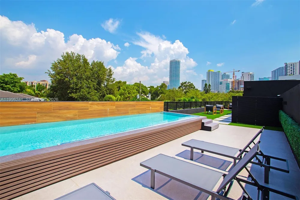 420 SW 15th Rd #420 Miami, FL 33129