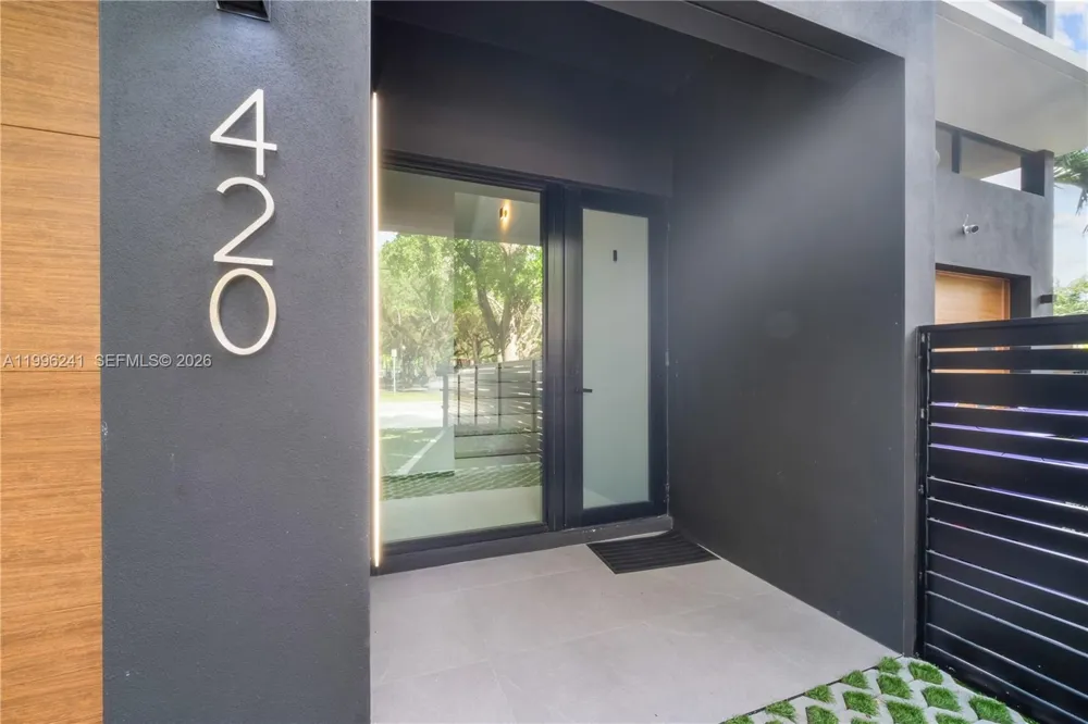 420 SW 15th Rd #420 Miami, FL 33129