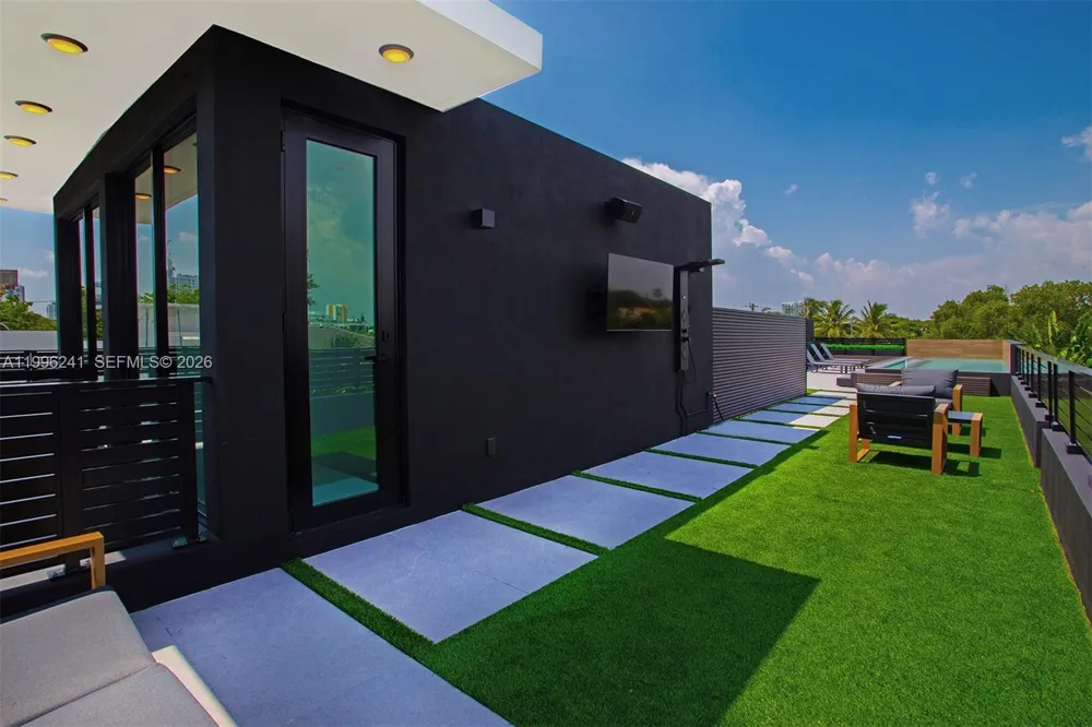 420 SW 15th Rd #420 Miami, FL 33129