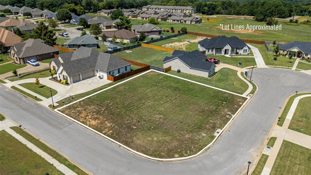 585 Imagine Drive Lindale, TX 75771