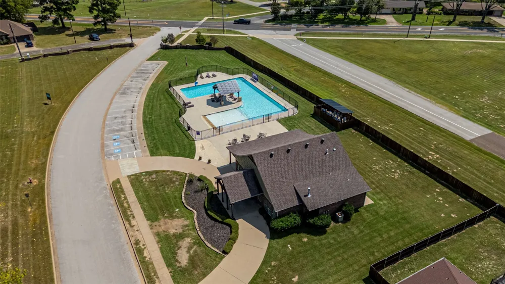585 Imagine Drive Lindale, TX 75771