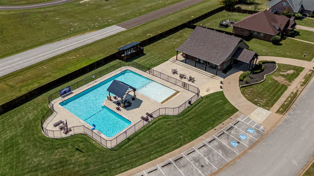 585 Imagine Drive Lindale, TX 75771
