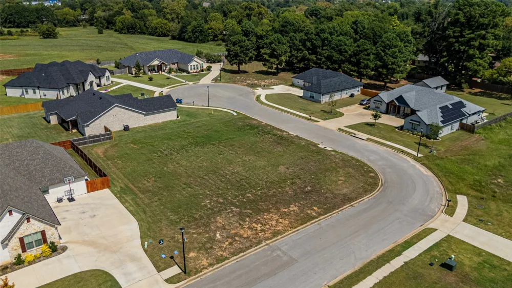 585 Imagine Drive Lindale, TX 75771