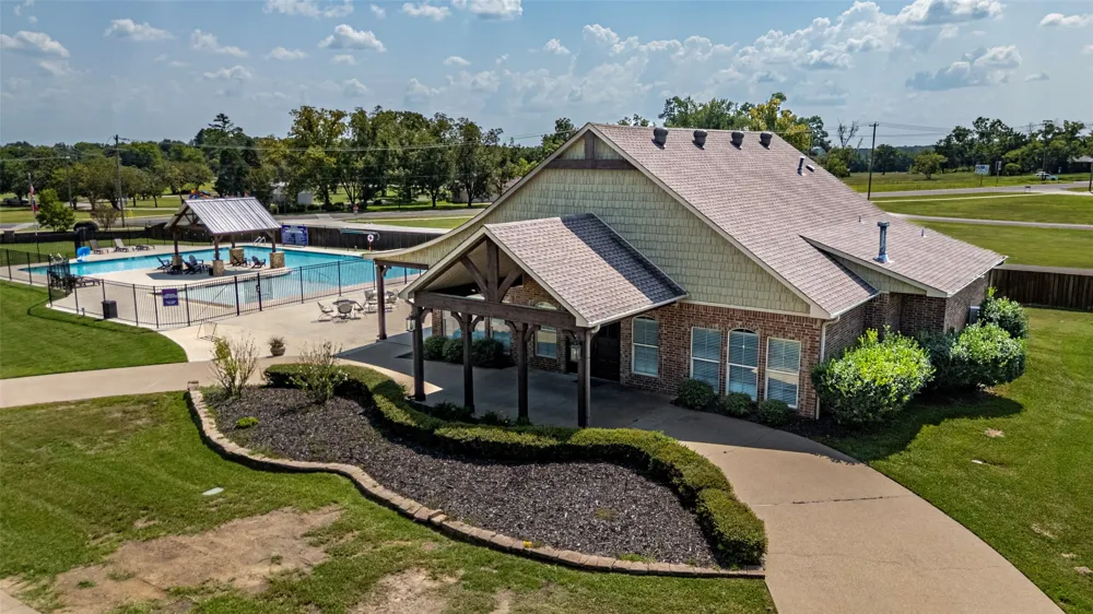 585 Imagine Drive Lindale, TX 75771