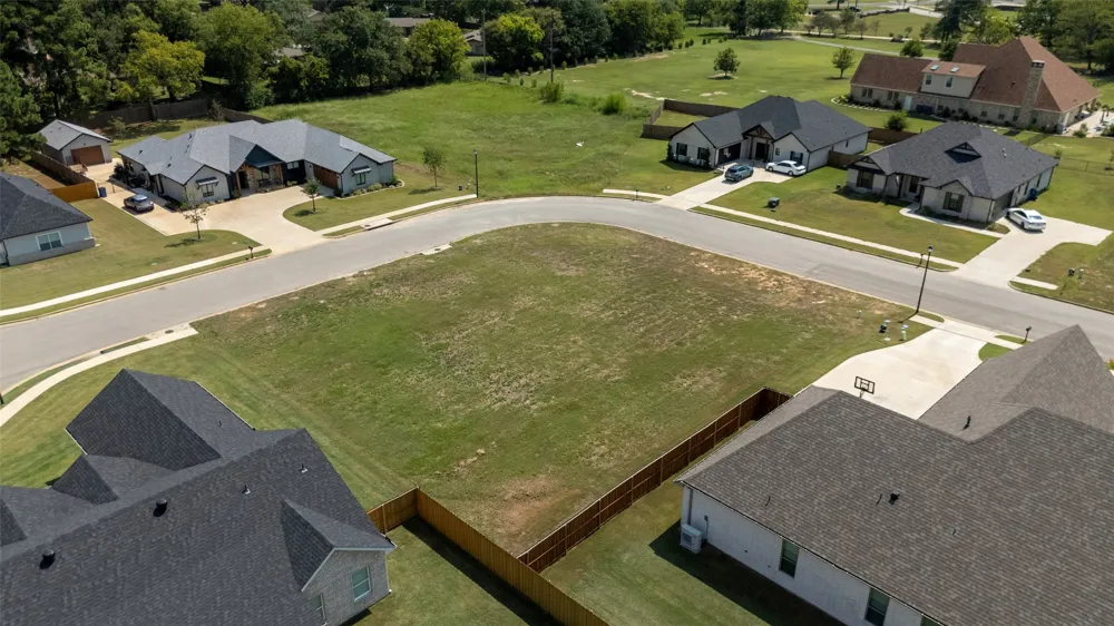 585 Imagine Drive Lindale, TX 75771