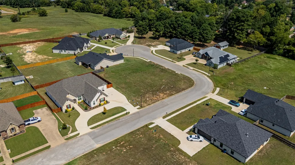585 Imagine Drive Lindale, TX 75771