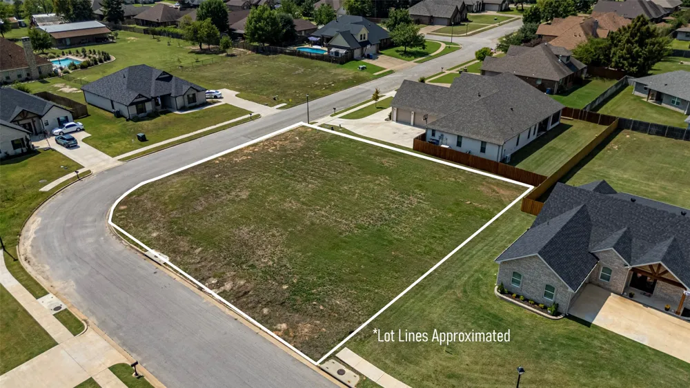 585 Imagine Drive Lindale, TX 75771