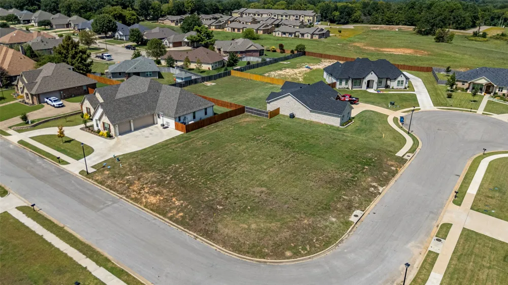 585 Imagine Drive Lindale, TX 75771